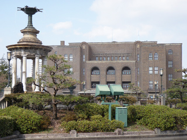 名古屋市公会堂と噴水塔