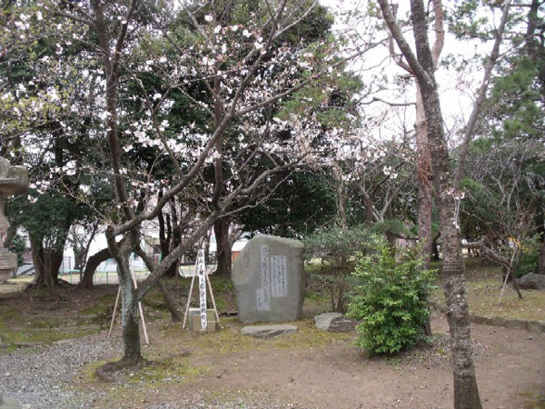 芭蕉の俳句が刻まれている石碑